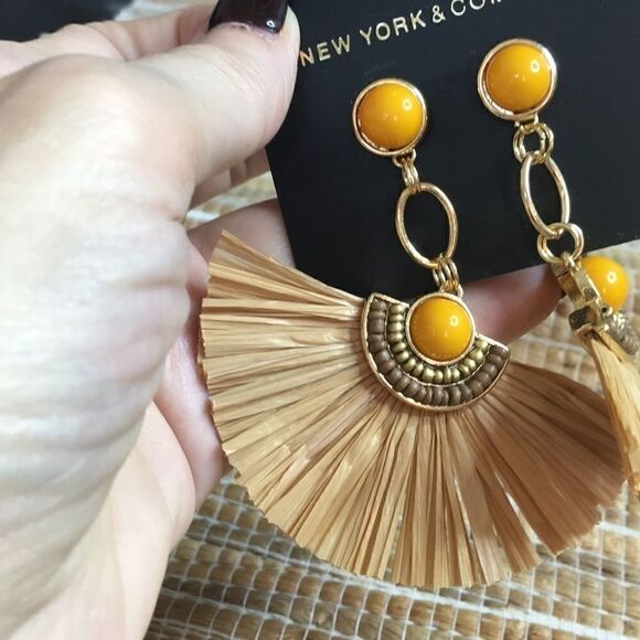 NWT NY&C tassle fan earrings - Picture 2 of 4